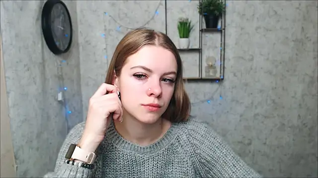 Snapshot of AliceFlirtt_ chatting on 12/27/24, 07:29 AliceFlirtt online show from 12/27/24, 07:29