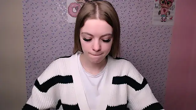 Snapshot of AliceFlirtt_ chatting on 01/06/25, 12:13 AliceFlirtt online show from 01/06/25, 12:13