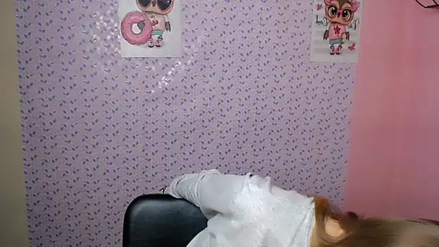 Snapshot of AliceFlirtt_ chatting on 01/08/25, 11:10 AliceFlirtt online show from 01/08/25, 11:10