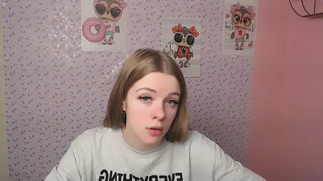 Snapshot of AliceFlirtt_ chatting on 01/14/25, 12:14 AliceFlirtt online show from 01/14/25, 12:14