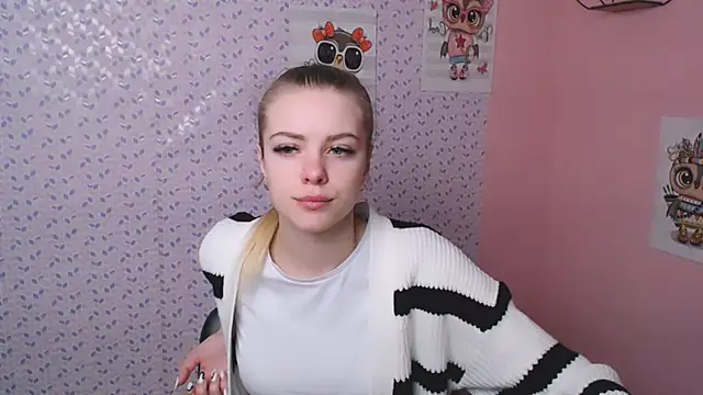 Snapshot of AliceFlirtt_ chatting on 01/21/25, 12:50 AliceFlirtt online show from 01/21/25, 12:50