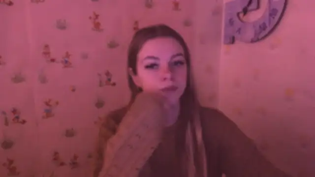 Snapshot of AliceFlirtt_ chatting on 01/27/25, 08:18 AliceFlirtt online show from 01/27/25, 08:18