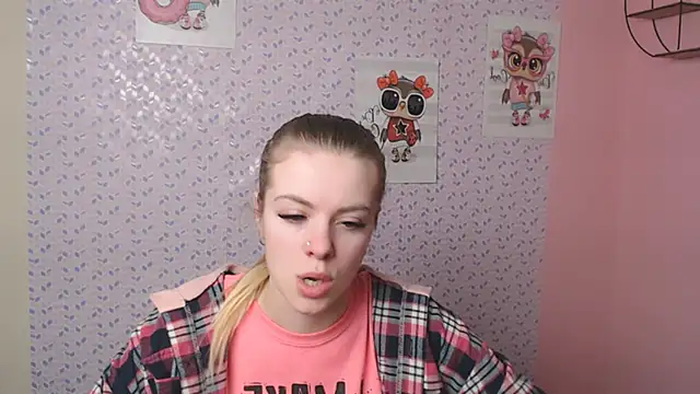 Snapshot of AliceFlirtt_ chatting on 02/04/25, 01:16 AliceFlirtt online show from 02/04/25, 01:16