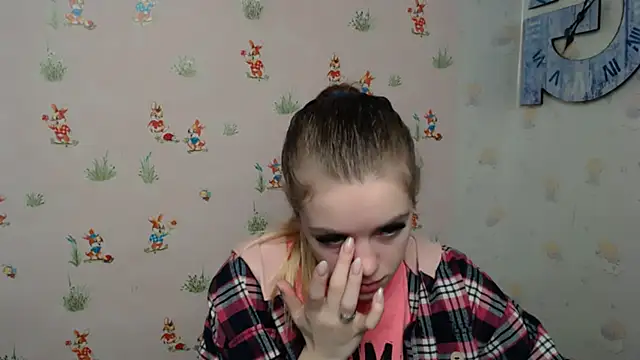 Snapshot of AliceFlirtt_ chatting on 02/05/25, 08:11 AliceFlirtt online show from 02/05/25, 08:11