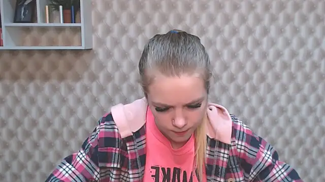 Snapshot of AliceFlirtt_ chatting on 02/05/25, 01:44 AliceFlirtt online show from 02/05/25, 01:44