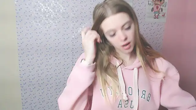 Snapshot of AliceFlirtt_ chatting on 02/07/25, 11:56 AliceFlirtt online show from 02/07/25, 11:56