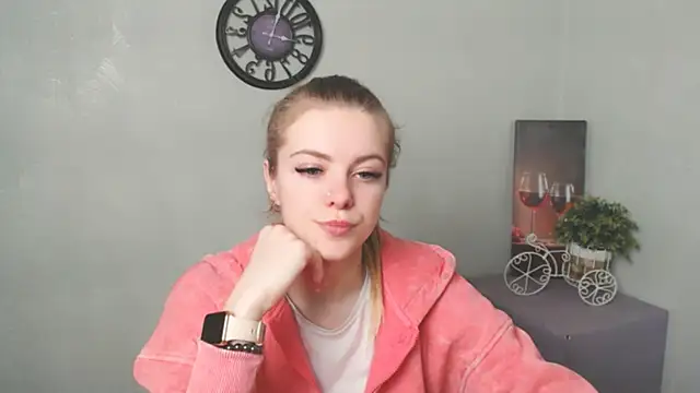 Snapshot of AliceFlirtt_ chatting on 02/12/25, 01:37 AliceFlirtt online show from 02/12/25, 01:37