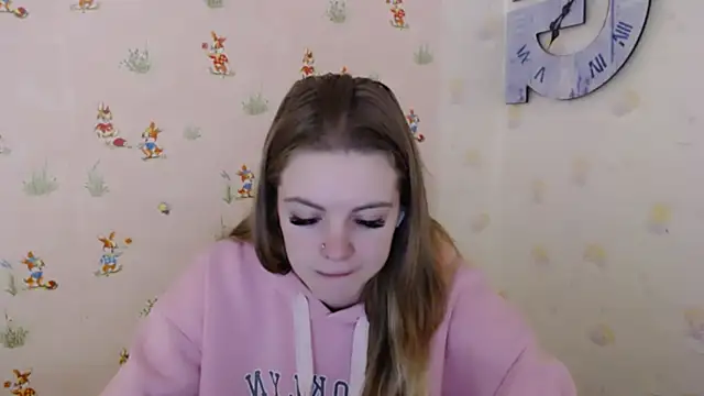 Snapshot of AliceFlirtt_ chatting on 02/14/25, 11:31 AliceFlirtt online show from 02/14/25, 11:31