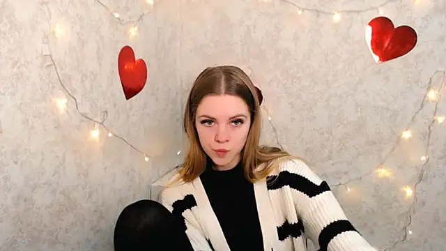 Snapshot of AliceFlirtt_ chatting on 02/21/25, 11:33 AliceFlirtt online show from 02/21/25, 11:33