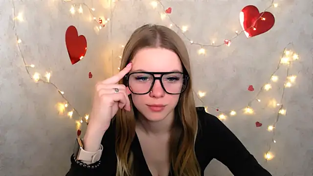 Snapshot of AliceFlirtt_ chatting on 02/27/25, 09:43 AliceFlirtt online show from 02/27/25, 09:43