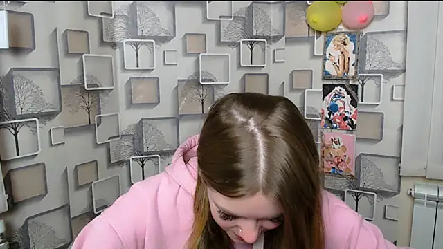 Snapshot of AliceFlirtt_ chatting on 03/03/25, 08:38 AliceFlirtt online show from 03/03/25, 08:38