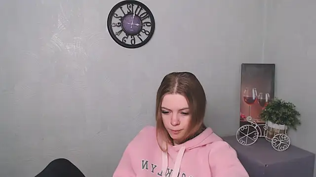 Snapshot of AliceFlirtt_ chatting on 03/04/25, 08:13 AliceFlirtt online show from 03/04/25, 08:13