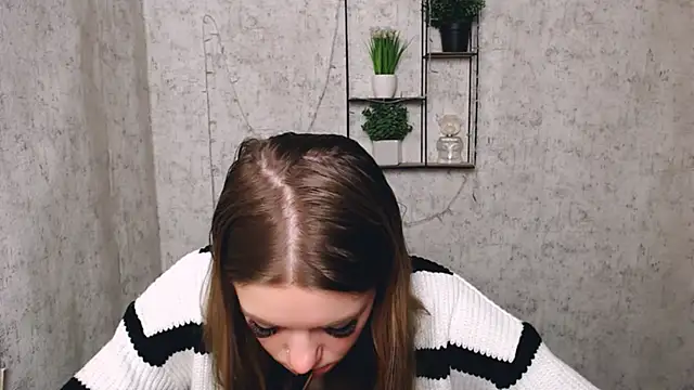 Snapshot of AliceFlirtt_ chatting on 03/05/25, 08:21 AliceFlirtt online show from 03/05/25, 08:21