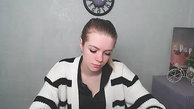 Snapshot of AliceFlirtt_ chatting on 03/05/25, 02:45 AliceFlirtt online show from 03/05/25, 02:45