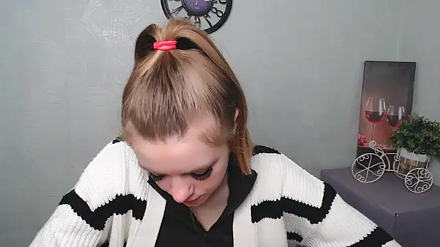 Snapshot of AliceFlirtt_ chatting on 03/06/25, 11:36 AliceFlirtt online show from 03/06/25, 11:36