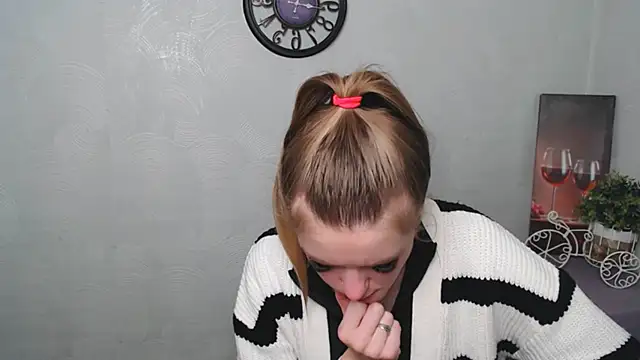 Snapshot of AliceFlirtt_ chatting on 03/06/25, 03:02 AliceFlirtt online show from 03/06/25, 03:02