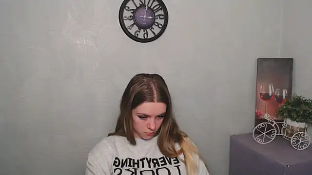 Snapshot of AliceFlirtt_ chatting on 03/08/25, 11:37 AliceFlirtt online show from 03/08/25, 11:37