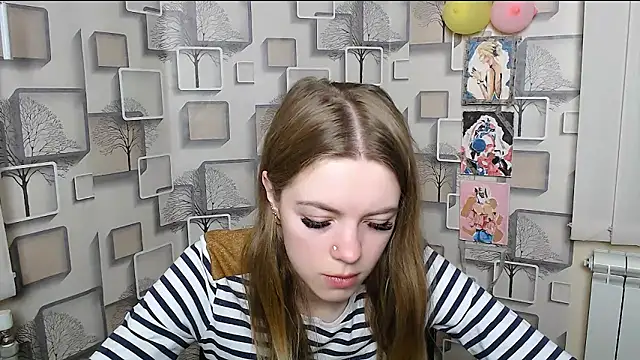 Snapshot of AliceFlirtt_ chatting on 03/13/25, 08:37 AliceFlirtt online show from 03/13/25, 08:37