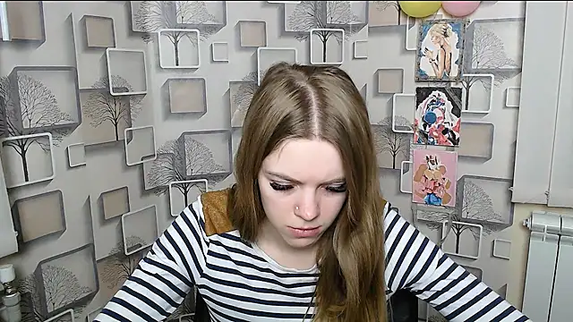 Snapshot of AliceFlirtt_ chatting on 03/13/25, 11:41 AliceFlirtt online show from 03/13/25, 11:41