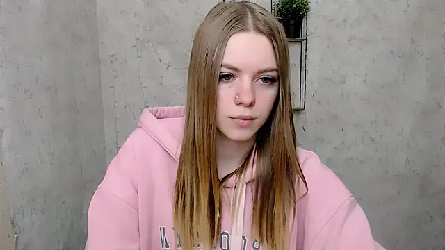 Snapshot of AliceFlirtt_ chatting on 03/17/25, 01:08 AliceFlirtt online show from 03/17/25, 01:08