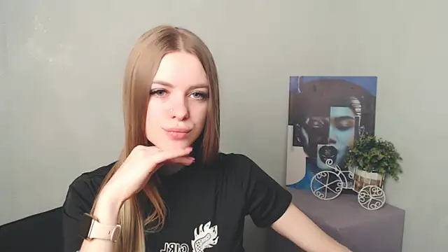 Snapshot of AliceFlirtt_ chatting on 03/19/25, 11:17 AliceFlirtt online show from 03/19/25, 11:17