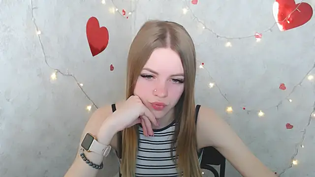 Snapshot of AliceFlirtt_ chatting on 03/21/25, 06:18 AliceFlirtt online show from 03/21/25, 06:18