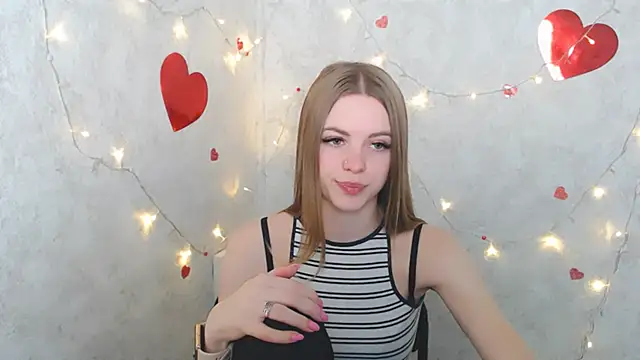 Snapshot of AliceFlirtt_ chatting on 03/21/25, 09:23 AliceFlirtt online show from 03/21/25, 09:23