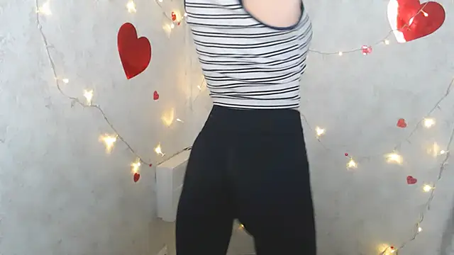 Snapshot of AliceFlirtt_ chatting on 03/22/25, 09:34 AliceFlirtt online show from 03/22/25, 09:34