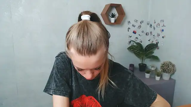 Snapshot of AliceFlirtt_ chatting on 09/09/25, 09:53 AliceFlirtt online show from 09/09/25, 09:53