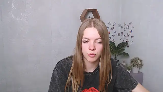 Snapshot of AliceFlirtt_ chatting on 09/10/25, 09:20 AliceFlirtt online show from 09/10/25, 09:20