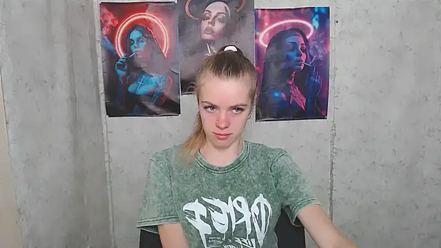 Snapshot of AliceFlirtt_ chatting on 09/12/25, 08:25 AliceFlirtt online show from 09/12/25, 08:25