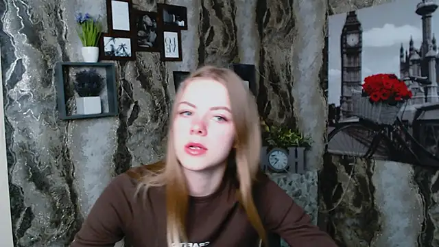 Snapshot of AliceFlirtt_ chatting on 09/22/25, 10:06 AliceFlirtt online show from 09/22/25, 10:06