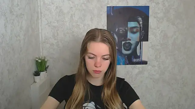 Snapshot of AliceFlirtt_ chatting on 09/23/25, 08:17 AliceFlirtt online show from 09/23/25, 08:17