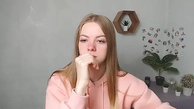 Snapshot of AliceFlirtt_ chatting on 09/26/25, 07:12 AliceFlirtt online show from 09/26/25, 07:12