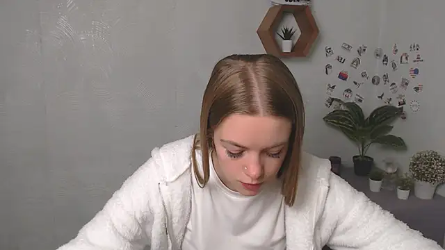 Snapshot of AliceFlirtt_ chatting on 09/27/25, 09:03 AliceFlirtt online show from 09/27/25, 09:03