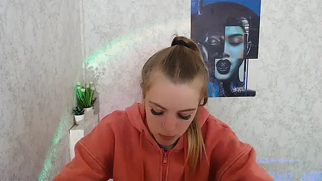 Snapshot of AliceFlirtt_ chatting on 10/02/25, 08:10 AliceFlirtt online show from 10/02/25, 08:10