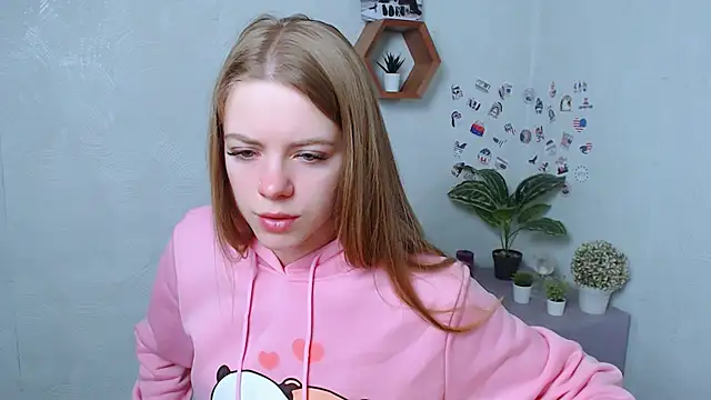 Snapshot of AliceFlirtt_ chatting on 10/17/25, 05:54 AliceFlirtt online show from 10/17/25, 05:54