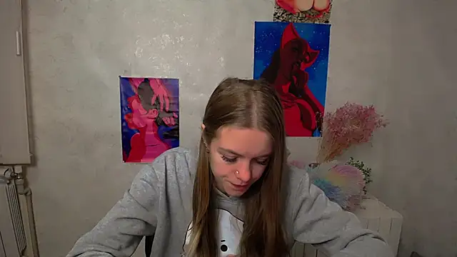 Snapshot of AliceFlirtt_ chatting on 10/21/25, 08:26 AliceFlirtt online show from 10/21/25, 08:26