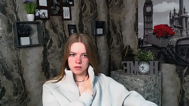 Snapshot of AliceFlirtt_ chatting on 10/23/25, 09:19 AliceFlirtt online show from 10/23/25, 09:19