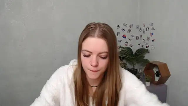 Snapshot of AliceFlirtt_ chatting on 11/04/25, 09:30 AliceFlirtt online show from 11/04/25, 09:30