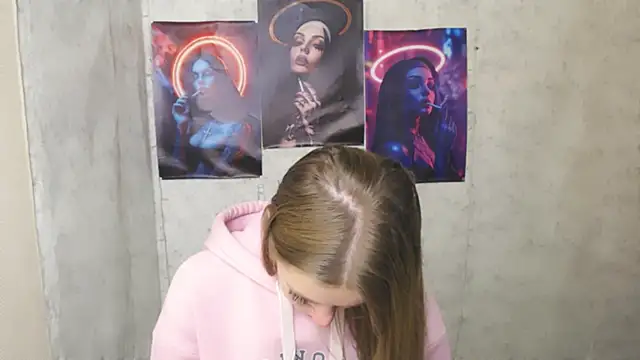 Snapshot of AliceFlirtt_ chatting on 11/11/25, 09:09 AliceFlirtt online show from 11/11/25, 09:09