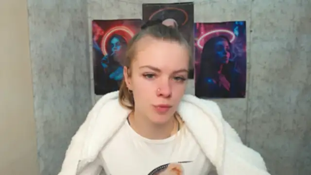 Snapshot of AliceFlirtt_ chatting on 11/12/25, 11:43 AliceFlirtt online show from 11/12/25, 11:43