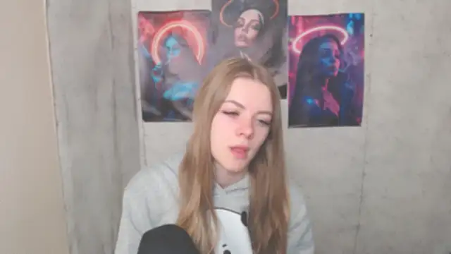 Snapshot of AliceFlirtt_ chatting on 11/24/25, 09:20 AliceFlirtt online show from 11/24/25, 09:20