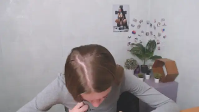 Snapshot of AliceFlirtt_ chatting on 12/02/25, 12:10 AliceFlirtt online show from 12/02/25, 12:10