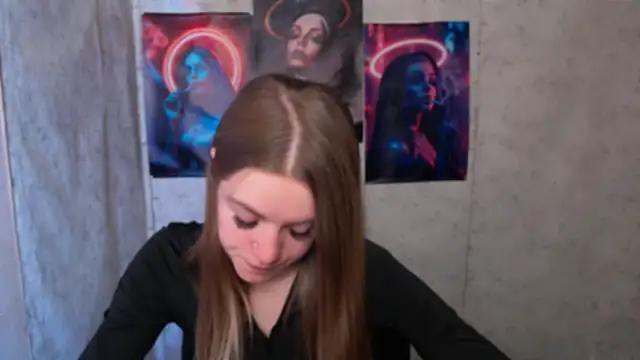 Snapshot of AliceFlirtt_ chatting on 12/04/25, 11:19 AliceFlirtt online show from 12/04/25, 11:19