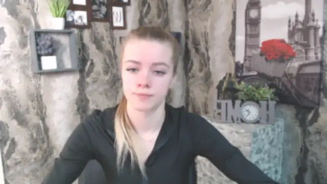 Snapshot of AliceFlirtt_ chatting on 12/05/25, 09:51 AliceFlirtt online show from 12/05/25, 09:51