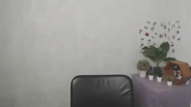 Snapshot of AliceFlirtt_ chatting on 12/15/25, 12:53 AliceFlirtt online show from 12/15/25, 12:53