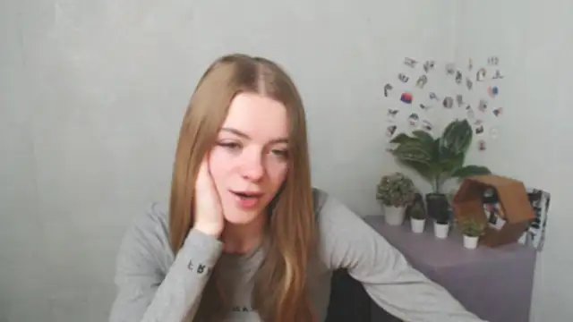 Snapshot of AliceFlirtt_ chatting on 12/16/25, 09:36 AliceFlirtt online show from 12/16/25, 09:36