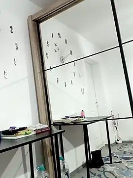 LaraJuicyxx online show from 12/01/24, 09:48