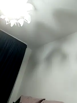 LaraJuicyxx online show from 12/04/24, 04:16